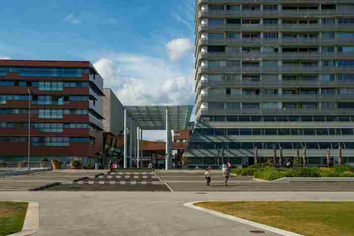 Top University Applications + UK Housing Guide|G5 Admissions Trends × UCAS Policy Shift × One-Stop Property Planning